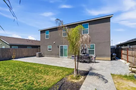 Exterior - 1541 Seneca Dr, Madera, CA 93637 photo 6 of 9