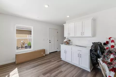 Entry Way - 1541 Seneca Dr, Madera, CA 93637 photo 7 of 12
