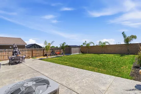Exterior - 1541 Seneca Dr, Madera, CA 93637 photo 8 of 9