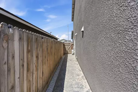 Exterior - 1541 Seneca Dr, Madera, CA 93637 photo 9 of 9