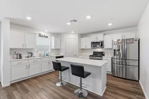 Kitchen - 1541 Seneca Dr, Madera, CA 93637 photo 2 of 3