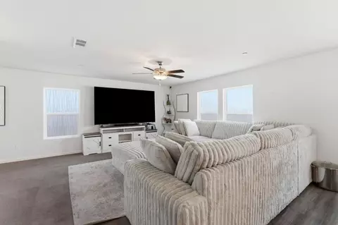 Living - 1541 Seneca Dr, Madera, CA 93637 photo 2 of 3