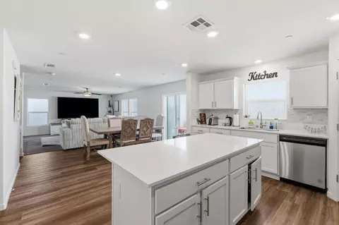 Kitchen - 1541 Seneca Dr, Madera, CA 93637 photo 3 of 3