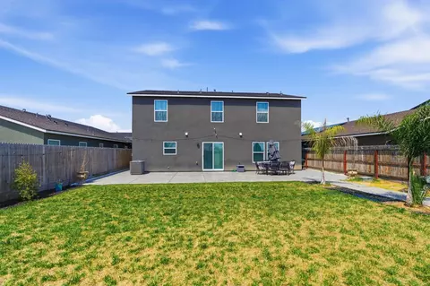 Exterior - 1541 Seneca Dr, Madera, CA 93637 photo 5 of 9