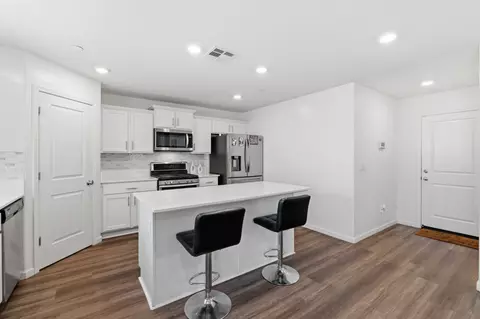 Entry Way - 1541 Seneca Dr, Madera, CA 93637 photo 5 of 12