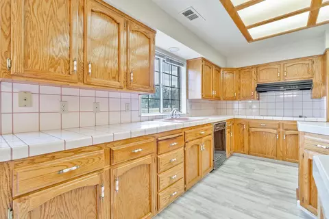 Kitchen - 9200 Highway 41, Lemoore, CA 93245 photo 2 of 6