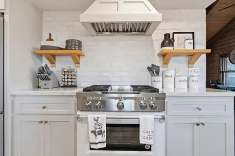 Kitchen - 20146 Nicholas Rd, Clovis, CA 93619 photo 6 of 7
