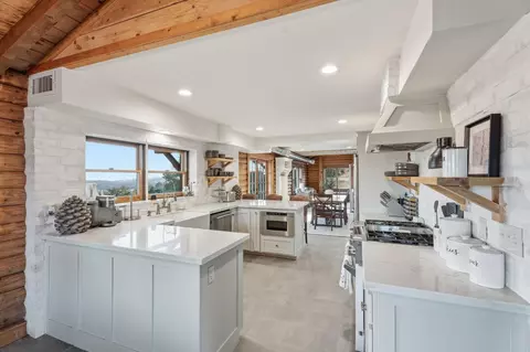Kitchen - 20146 Nicholas Rd, Clovis, CA 93619 photo 4 of 7