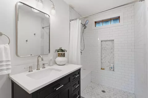 Bath - 20146 Nicholas Rd, Clovis, CA 93619 photo 2 of 4