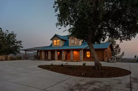 Exterior - 20146 Nicholas Rd, Clovis, CA 93619 photo 2 of 19