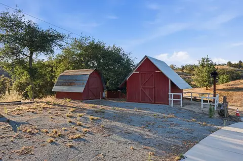 Exterior - 20146 Nicholas Rd, Clovis, CA 93619 photo 13 of 19