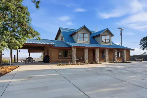 Exterior - 20146 Nicholas Rd, Clovis, CA 93619 photo 3 of 19