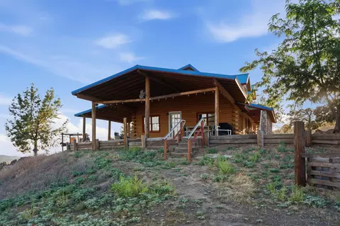 Exterior - 20146 Nicholas Rd, Clovis, CA 93619 photo 8 of 19
