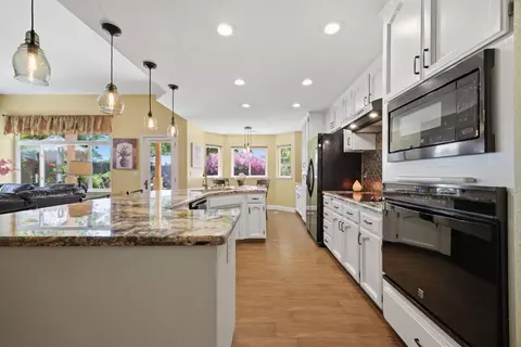 Kitchen - 2154 Wrenwood Ave, Clovis, CA 93611 photo 2 of 6
