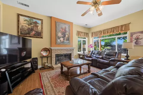 Living - 2154 Wrenwood Ave, Clovis, CA 93611 photo 4 of 5
