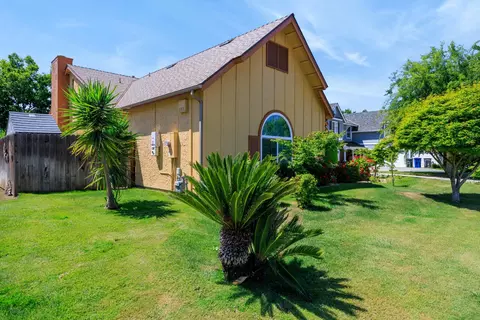 Exterior - 2154 Wrenwood Ave, Clovis, CA 93611 photo 3 of 11