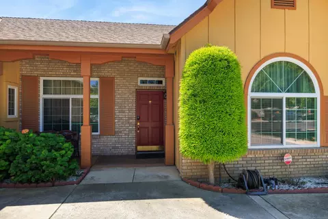 Exterior - 2154 Wrenwood Ave, Clovis, CA 93611 photo 5 of 11