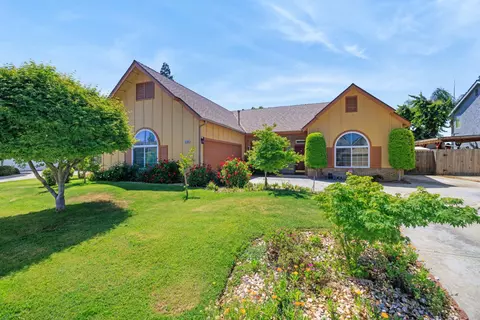 2154 Wrenwood Ave, Clovis, CA 93611