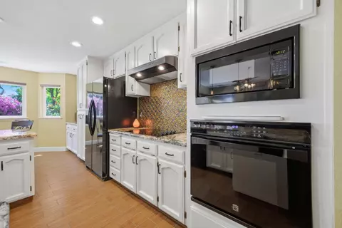 Kitchen - 2154 Wrenwood Ave, Clovis, CA 93611 photo 5 of 6