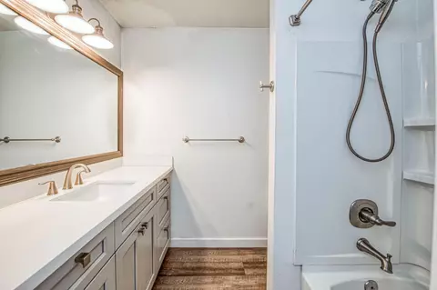 Bath - 5965 E Shields Ave #165, Fresno, CA 93727 photo 3 of 3