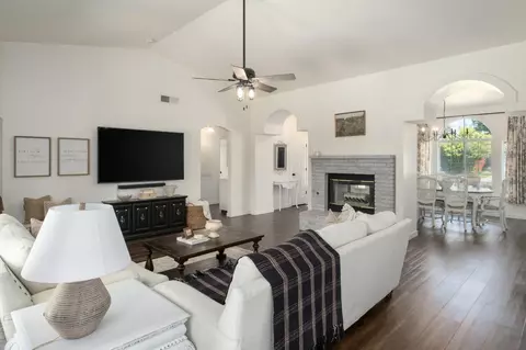 Living - 872 Minarats, Clovis, CA 93612 photo 2 of 2