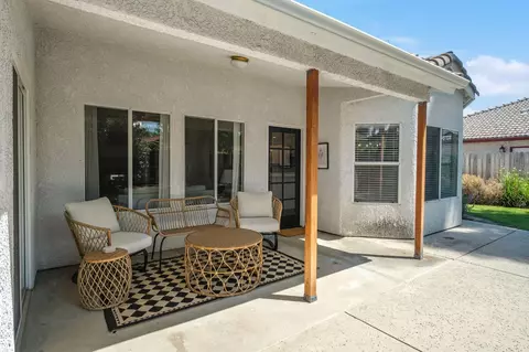 Exterior - 872 Minarats, Clovis, CA 93612 photo 4 of 6