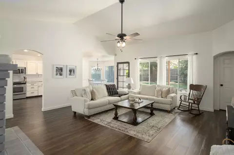 Living - 872 Minarats, Clovis, CA 93612 photo 1 of 2