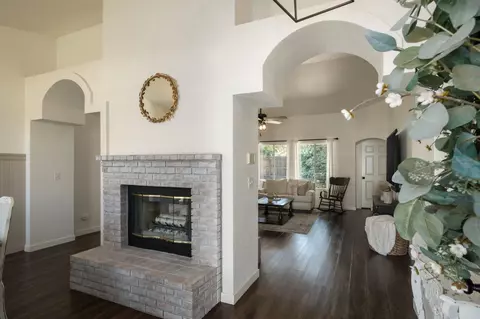 Entry Way - 872 Minarats, Clovis, CA 93612 photo 1 of 2