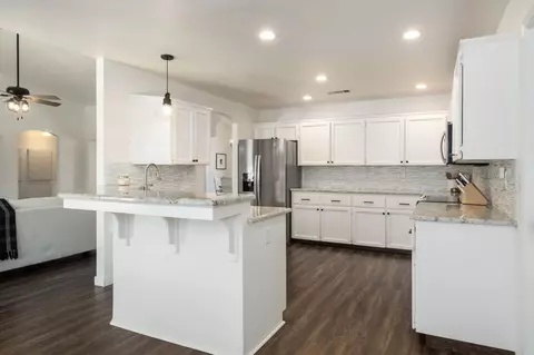Kitchen - 872 Minarats, Clovis, CA 93612 photo 1 of 4
