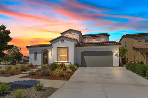 915 Vineyard Ct, Madera, CA 93636