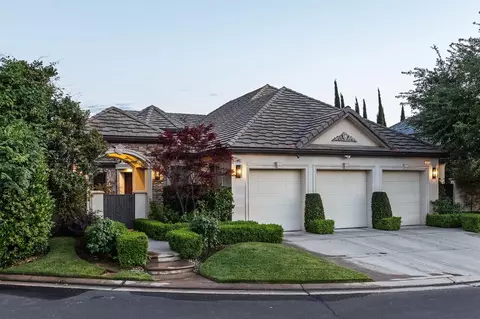 2435 E Tennyson Pl, Fresno, CA 93730