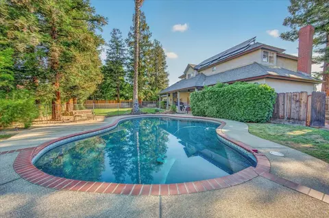 Exterior - 2976 Holly Ave, Clovis, CA 93611 photo 15 of 18