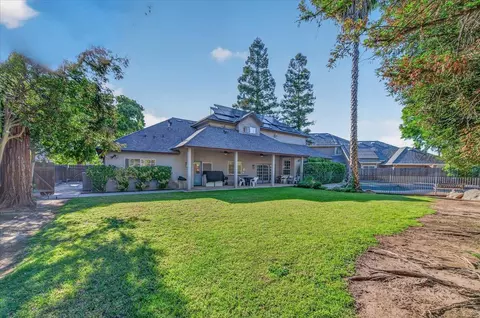 Exterior - 2976 Holly Ave, Clovis, CA 93611 photo 11 of 18