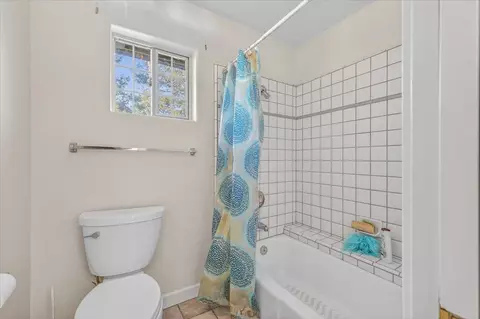 Bath - 2976 Holly Ave, Clovis, CA 93611 photo 3 of 6