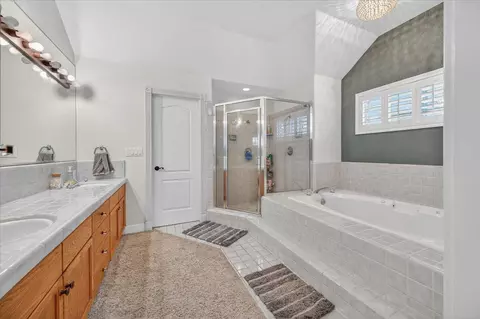 Bath - 2976 Holly Ave, Clovis, CA 93611 photo 4 of 6