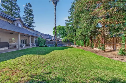 Exterior - 2976 Holly Ave, Clovis, CA 93611 photo 10 of 18