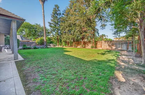 Exterior - 2976 Holly Ave, Clovis, CA 93611 photo 8 of 18