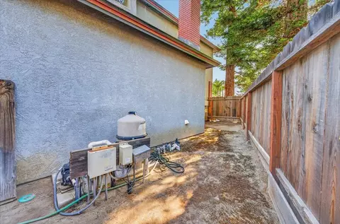 Exterior - 2976 Holly Ave, Clovis, CA 93611 photo 17 of 18