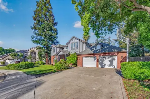 Exterior - 2976 Holly Ave, Clovis, CA 93611 photo 4 of 18