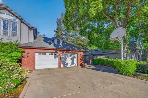 Exterior - 2976 Holly Ave, Clovis, CA 93611 photo 5 of 18