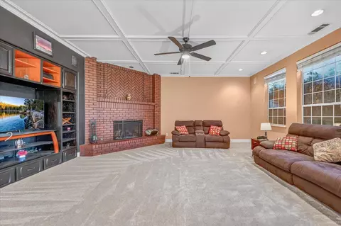 Living - 2976 Holly Ave, Clovis, CA 93611 photo 2 of 4