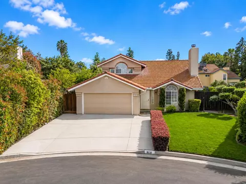 1631 E Deyoung Dr, Fresno, CA 93720