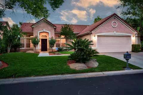 4634 W Oak Park Dr, Fresno, CA 93722