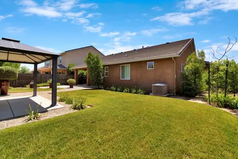 Exterior - 3245 Lexington Ave, Clovis, CA 93619 photo 5 of 9