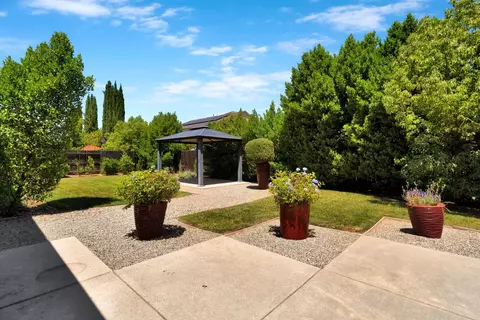 Exterior - 3245 Lexington Ave, Clovis, CA 93619 photo 8 of 9