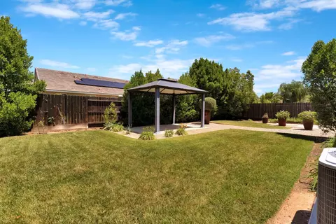 Exterior - 3245 Lexington Ave, Clovis, CA 93619 photo 6 of 9
