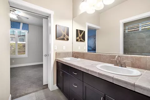 Bath - 3245 Lexington Ave, Clovis, CA 93619 photo 4 of 6