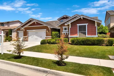 Exterior - 3245 Lexington Ave, Clovis, CA 93619 photo 3 of 9
