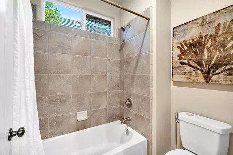 Bath - 3245 Lexington Ave, Clovis, CA 93619 photo 3 of 6