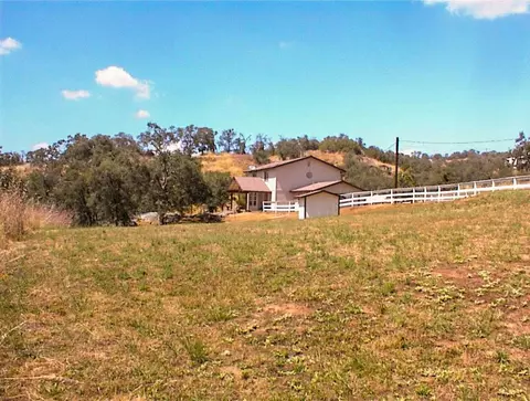 32860 George Smith Rd, Yokuts Valley, CA 93675